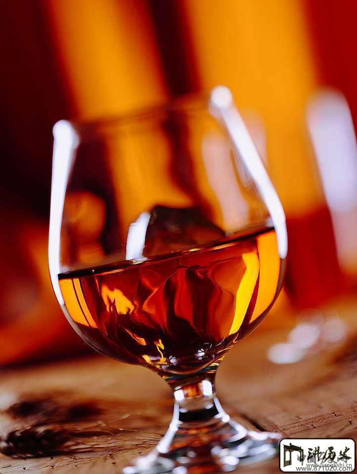 和爱人共进晚餐，怎么喝红酒？
