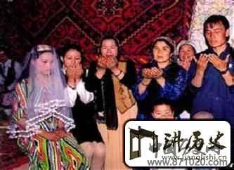 维吾尔族婚俗维吾尔族男女是怎么订婚的