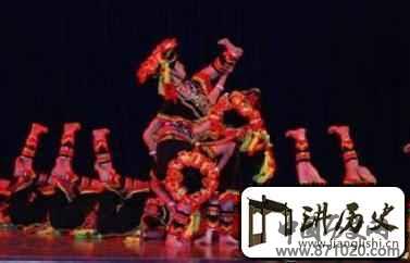 阿昌族人们在什么时候会跳“蹬窝罗”