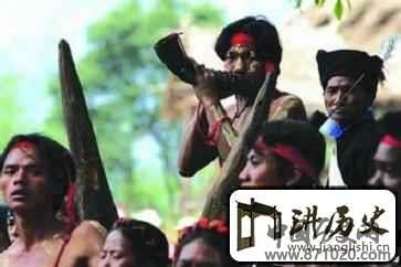 古老神秘的佤族村寨：翁丁村的民族风情