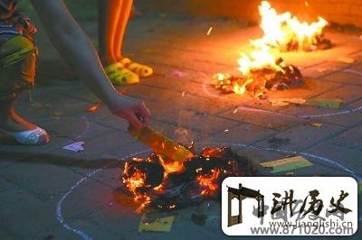 为何要给亡人烧纸钱？