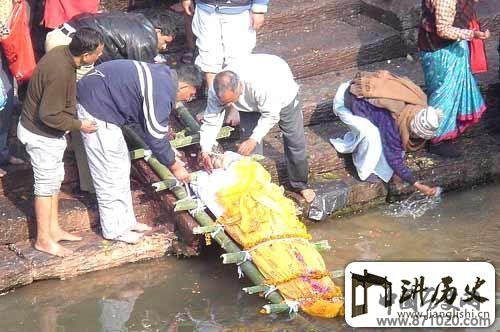 殡葬形式之水葬