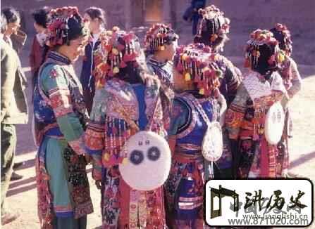 彝族服饰彝族男女服饰图片欣赏