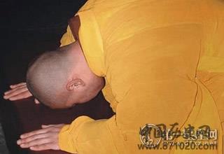 拜佛的手势图片，最标准的礼佛姿势