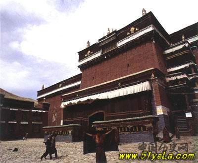 萨迦寺经幢是什么时候建的？萨迦寺经幢简介