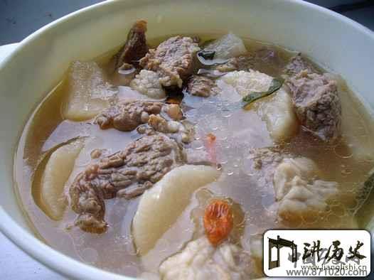 清热驱寒：萝卜排骨汤