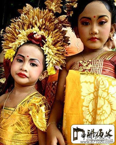 巴厘岛少女初潮需幽禁净身仪式很隆重