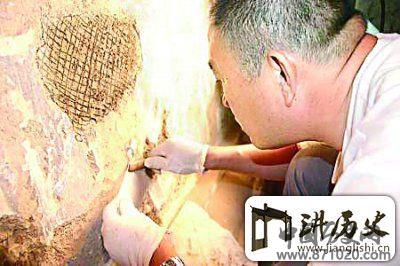 新疆柏孜克里克壁画：千年神佛斗“病魔”