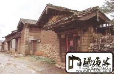 纳西族民居建筑有什么地域特色