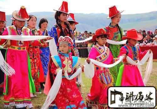 裕固族服饰是什么样的介绍裕固族服饰