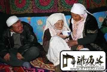 哈萨克族医生是怎样用特殊手法治病的