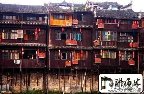 ​土家族吊脚楼的特点是什么有哪些建筑形式