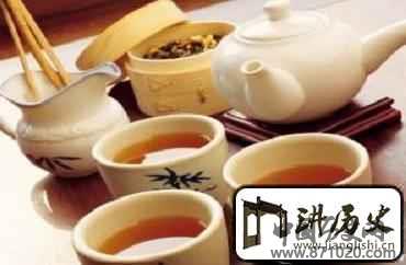 白族在招待客人时为何都喜欢用三道茶
