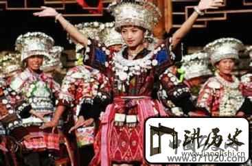 苗族服饰是什么样的?苗族人们日常服饰简介