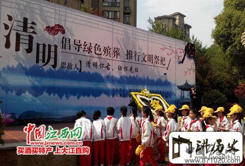 九江举行大型社区公祭推行绿色殡葬文明祭扫