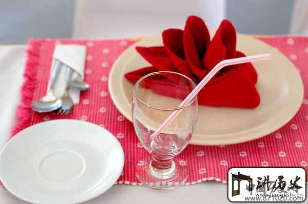 餐巾怎样正确使用才不会失礼？