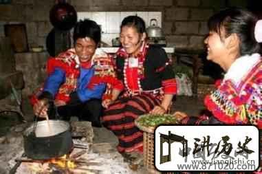 德昂族最美丽的习俗：敬老贡饭