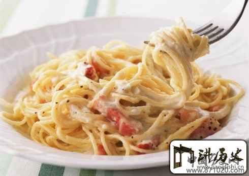 意大利美食:鲜蔬白酱意大利面