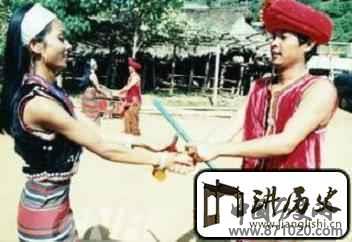 佤族小伙儿是怎样想心仪的姑娘表白的