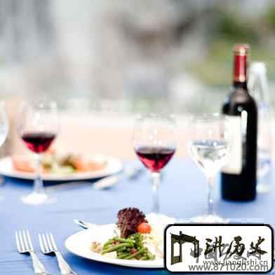 西餐礼仪之餐巾的暗示