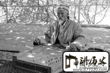 维吾尔族的“卡龙琴'有什么历史来源