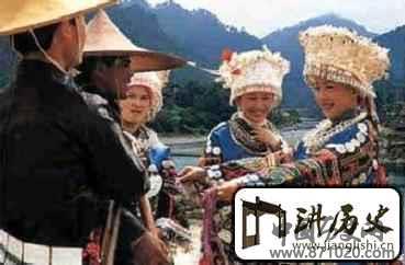 苗族男女是通过什么样的方式来表达爱意的