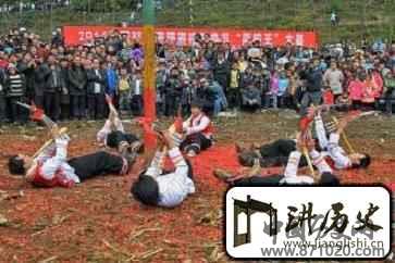 在跳坡节上苗族人有哪些习俗和好玩的过程