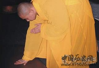 拜佛的手势图片，最标准的礼佛姿势