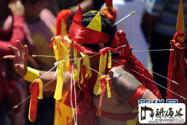 印尼神秘的乩童起乩