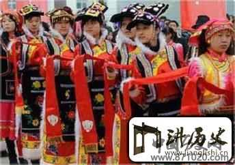 羌族羌红与藏族的哈达有什么异同