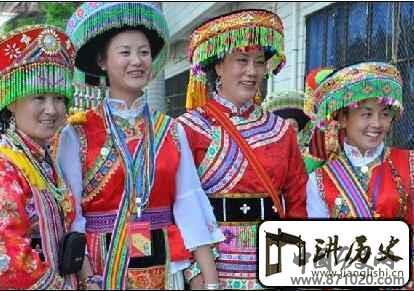 傈僳族服饰傈僳族女子的服饰有什么特点