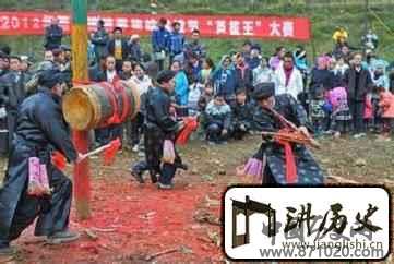 在跳坡节上苗族人有哪些习俗和好玩的过程