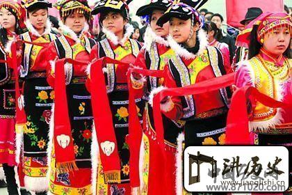 羌族羌红与藏族的哈达有什么异同？