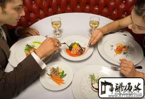 饭桌小意外：吃到太热或者变质的食物怎么办