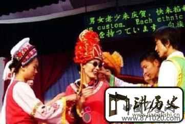 白族新娘为何要戴墨镜？又为何会掐新娘